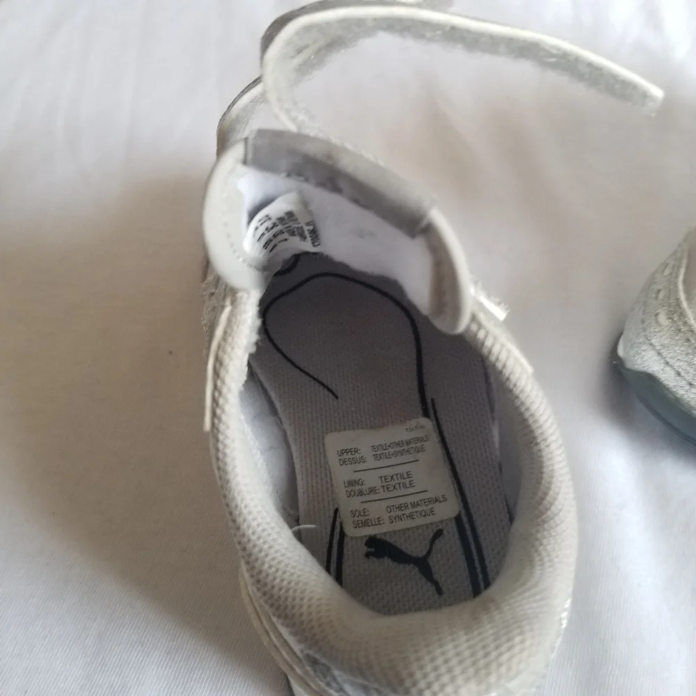 Toddler Puma Running Shoes Size CA 5.0 EUC/U.S 5C Silver,White&Sparkly - Picture 14 of 15